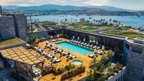 The Norm Le Chic — Swimming pool