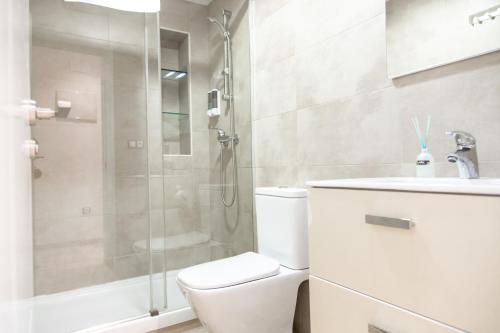 a bathroom with a shower and a toilet and a sink at Apartamento Colon by Cadiz Time in Cádiz