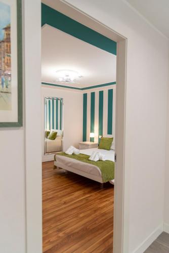 a bedroom with a bed and a mirror at Dimora Domese in Domodossola
