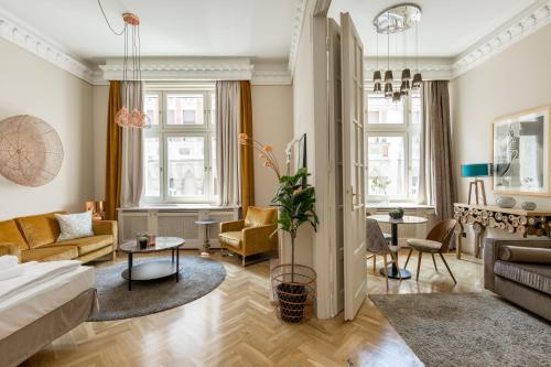 Danube Dream Home In The Absolute Center