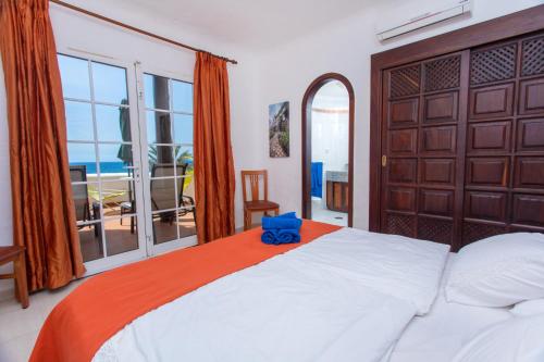 Postel nebo postele na pokoji v ubytování Altamar 28 with terrace&pool By CanariasGetaway