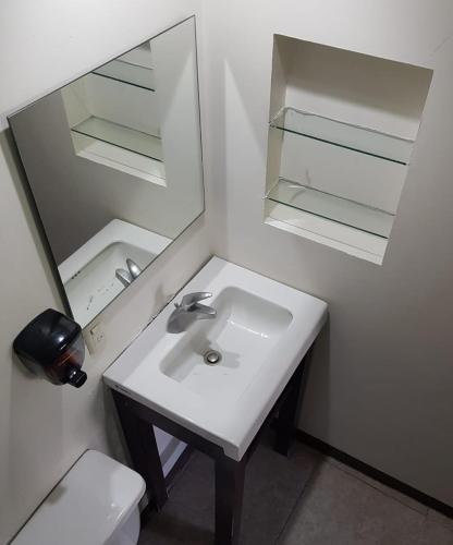 Ένα μπάνιο στο Hostal de Las Américas