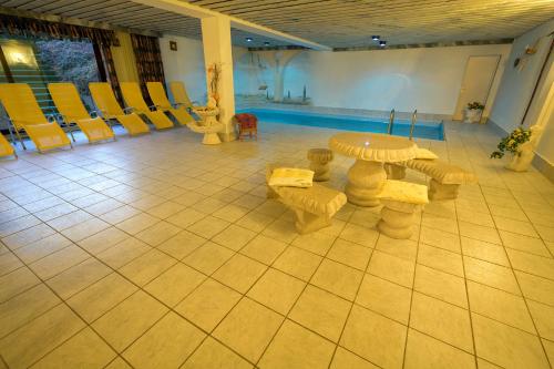 a room with a table and chairs and a table and benches at Hotel Garni Hubertus-Nostalgie & Charme in Fulpmes