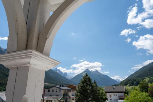 a view of the mountains from a building at Hotel Garni Hubertus-Nostalgie & Charme in Fulpmes
