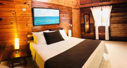 A bed or beds in a room at Cabañas Agua Dulce