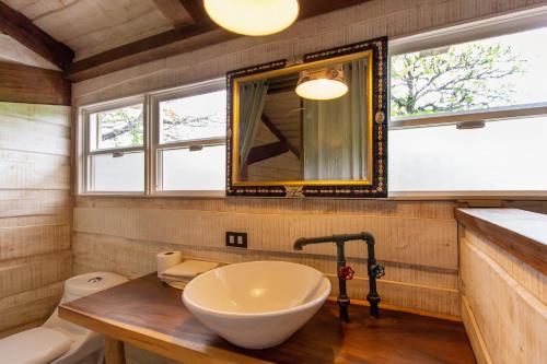 a bathroom with a bowl sink and a mirror at Latica Lodge in Playa Negra