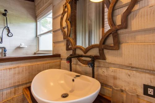 a bathroom with a sink and a mirror at Latica Lodge in Playa Negra