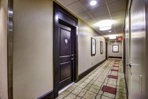 a hallway with a door and a tile floor at Harbor apartments Free indoor Parking in Baltimore
