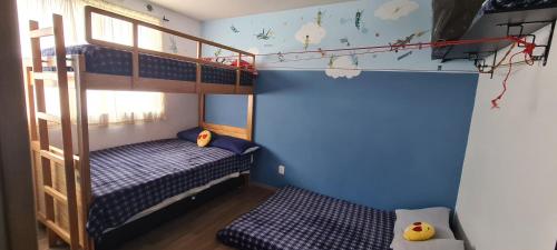 Bunk bed o mga bunk bed sa kuwarto sa Condominio Reforma 96