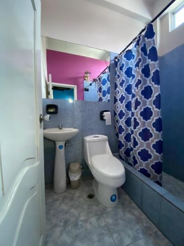 Koupelna v ubytování Hostal Puerto Azul