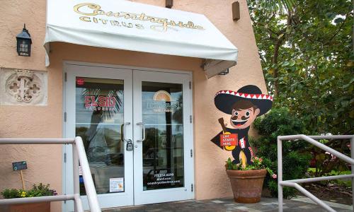 Muka bangunan atau pintu masuk South Beach Place - Vero Beach