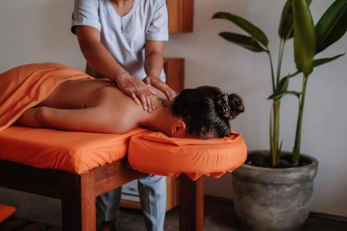 a woman getting a massage from a therapist at Shore Amora Canggu in Canggu