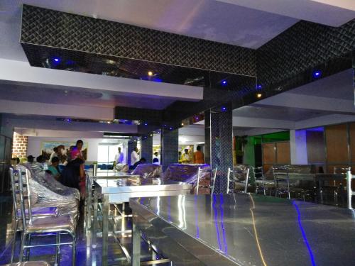 Restaurace v ubytování Kempegowda Lodging & Boarding