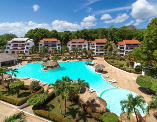 an overhead view of a swimming pool at a resort at The biggest swimming pool in Sosua, frente a la piscina más grande en sosua in Sosúa