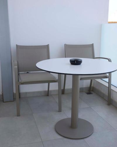 a white table and chairs in a room at Apartaments B-Llobet Sun & Confort in Ibiza Town