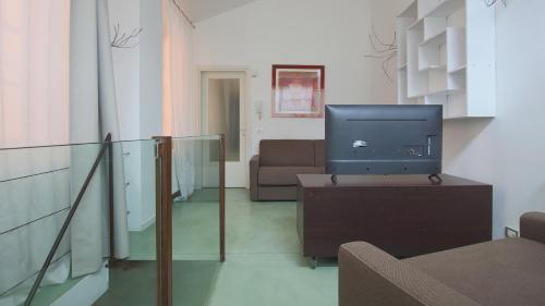 a living room with a tv and a couch at Italianway - Torno in Torno