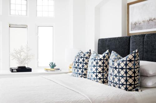 Ένα ή περισσότερα κρεβάτια σε δωμάτιο στο Aisiki Stays Apartments at North Finchley, 3-Bedroom & 2-Bathroom, Pet-Friendly Flat, King or Twin Beds with Free Wi-Fi