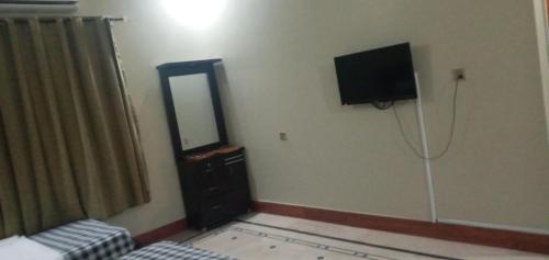 Μια τηλεόραση ή/και κέντρο ψυχαγωγίας στο Karachi Guest House