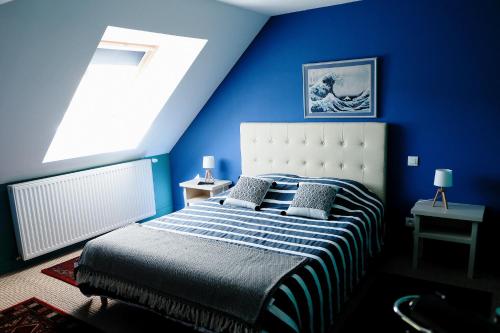 Postel nebo postele na pokoji v ubytování La Maison Jaune à la Janaie