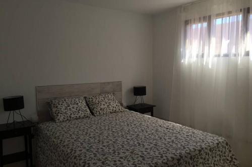 Postelja oz. postelje v sobi nastanitve Big, large cozy apartment with sea view ask for additional bedroom as an extra option