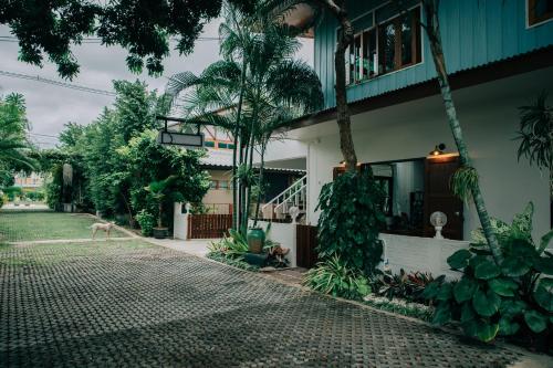 Сад в Banya BnB ที่พักบ้านย่าบีแอนด์บี เมืองประจวบฯ
