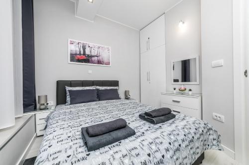 Ένα ή περισσότερα κρεβάτια σε δωμάτιο στο Gray Luxe