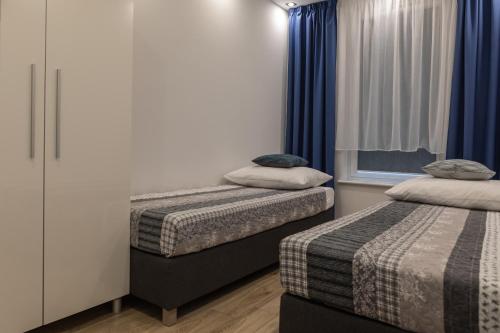 Кровать или кровати в номере Apartament na Rybackiej
