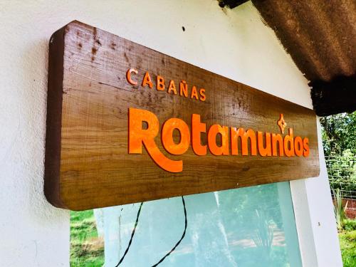 Un certificado, premio, letrero u otro documento en Cabañas el Pajar