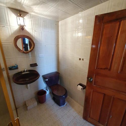 Un baño de Cabañas Morales