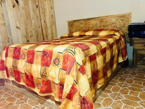Una cama o camas en una habitación de Cabañas el Pajar