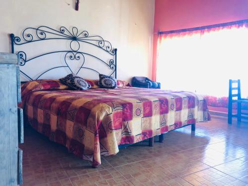 Una cama o camas en una habitación de Cabañas el Pajar