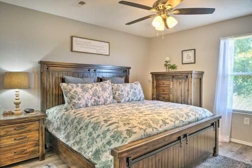 a bedroom with a bed and a ceiling fan at Cozy Condo with Pool Access, 5 Mi to Table Rock Lake in Branson