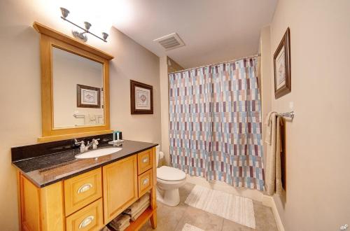 Koupelna v ubytování Gorgeous Oceanfront Condo with BBQ