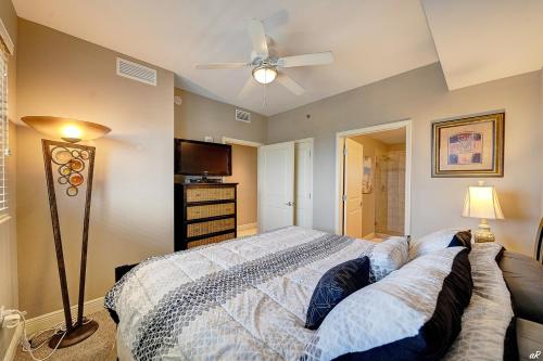 Postel nebo postele na pokoji v ubytování Gorgeous Oceanfront Condo with BBQ