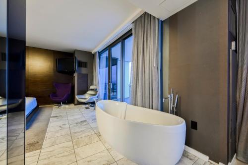 Gallery image of StripViewSuites Two-Bedroom Conjoined Suite at Palms Place in Las Vegas