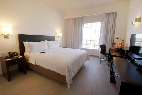 Ένα ή περισσότερα κρεβάτια σε δωμάτιο στο Fiesta Inn Express Ciudad Obregón