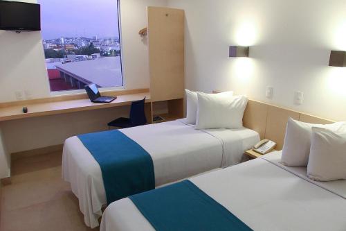 Cama o camas de una habitación en One Culiacan Forum