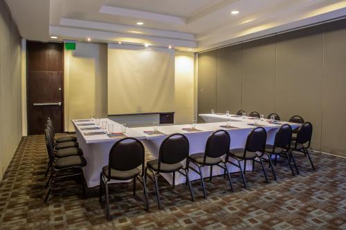 a conference room with a long table and chairs at Fiesta Inn Tampico in Tampico