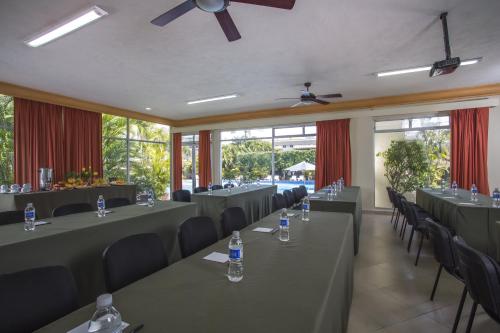 a room with tables and chairs with water bottles on them at Gamma Cuernavaca Puerta Paraiso in Cuernavaca