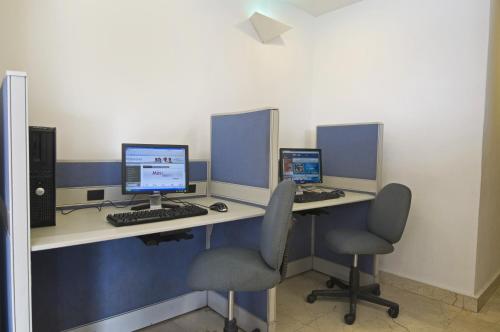 an office cubicle with two computers on a desk at One Toluca Aeropuerto in Toluca