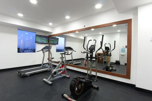 Gimnàs o zona de fitness de One Villahermosa Centro