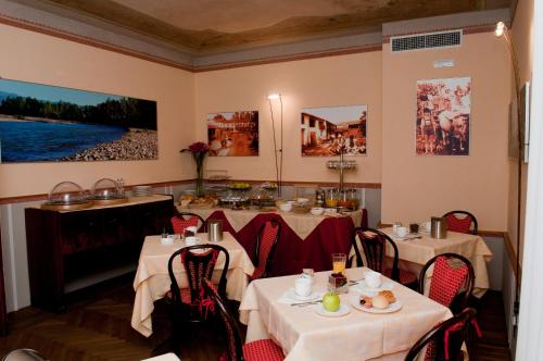 En restaurant eller et andet spisested på Villa Maternini