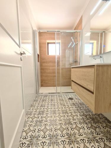 Central and New Fancy 2 Bedroom Apart.w/ 2 Wc
