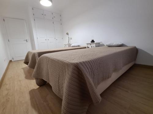 a bedroom with a bed with a blanket on it at Central and New Fancy 2 Bedroom Apart.w/ 2 Wc in Faro