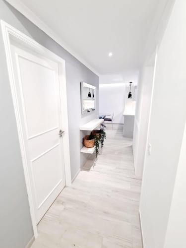 Central and New Fancy 2 Bedroom Apart.w/ 2 Wc