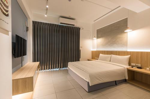 A bed or beds in a room at Shijo Inn