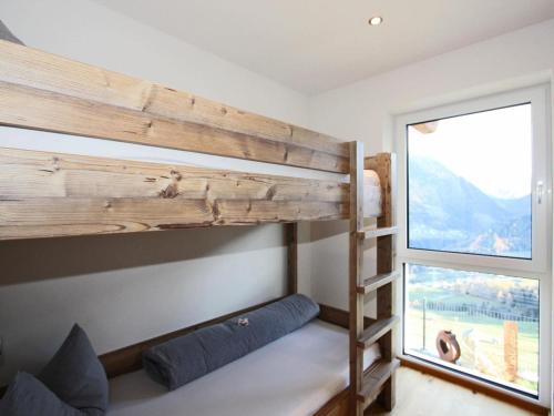 מיטה או מיטות קומותיים בחדר ב-Apart Auszeit