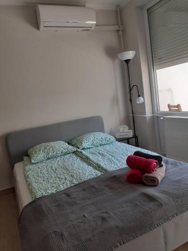 Posteľ alebo postele v izbe v ubytovaní KARDOS APARTMAN