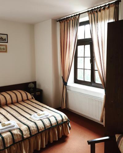 a bedroom with a bed and a window at Zamek Nidzica in Nidzica