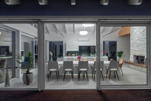 a kitchen and dining room with a table and chairs at TERVEYS residence in Vělopolí